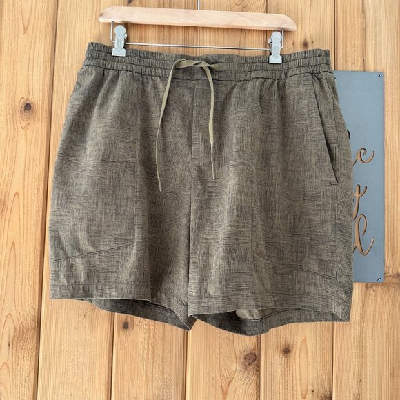 Lululemon Size Extra Large Bowline 8" Short in Offset Artifact  Graphite Gray - Picture 4 of 12